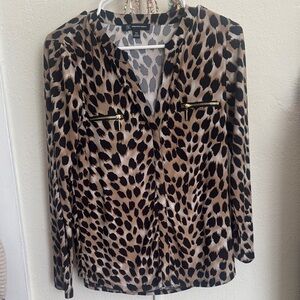 Chic Leopard Print Blouse with Zipper Accents